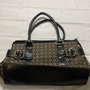 Nine West women’s hand bag like new condition. Dimensions in photos